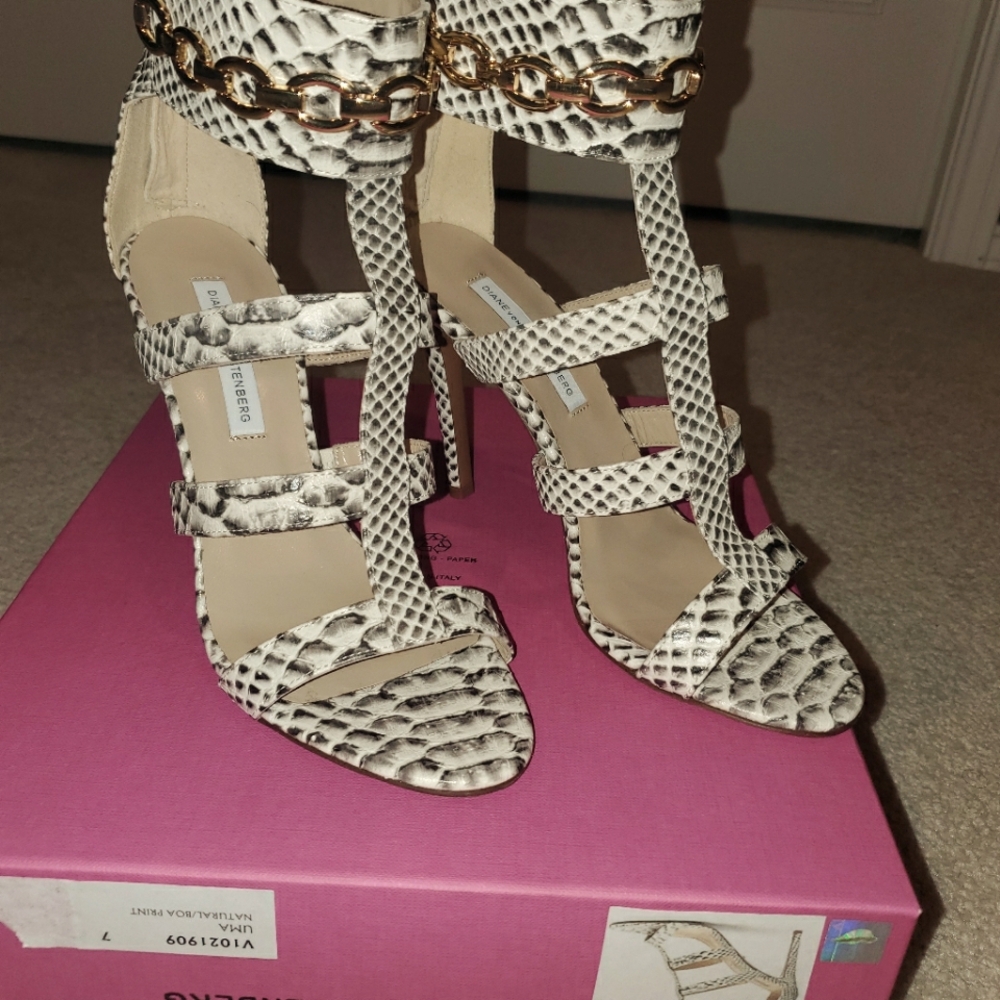 NBW Diane Von Furstenberg Uma snakeprint chain heels size 7